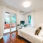 Elegant Vallombrosa 55 *